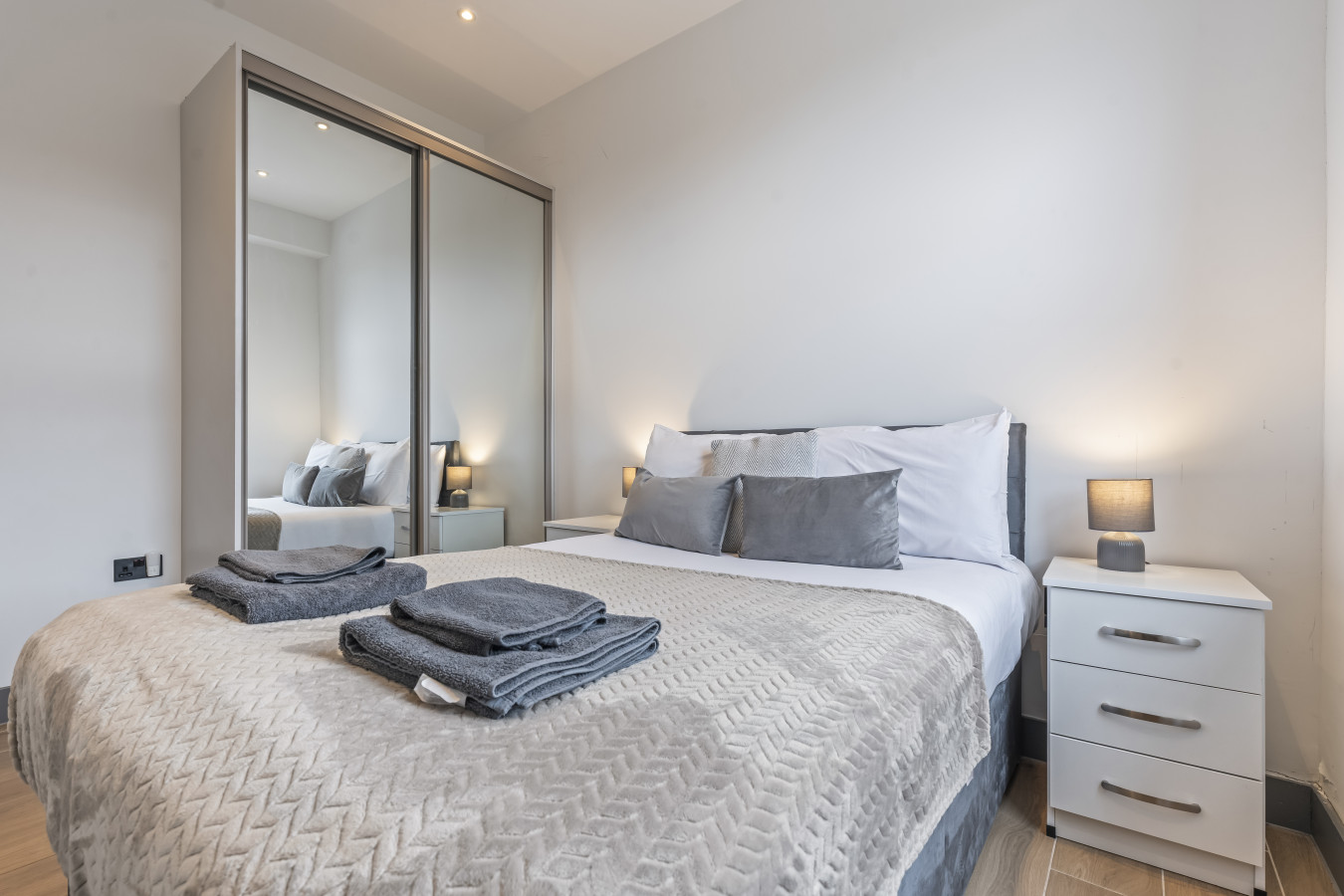 Woodside Park Suite | 2Bed | 2Bath | Sleeps 5 in Ballards Lane - Property image 9 - VivreStays
