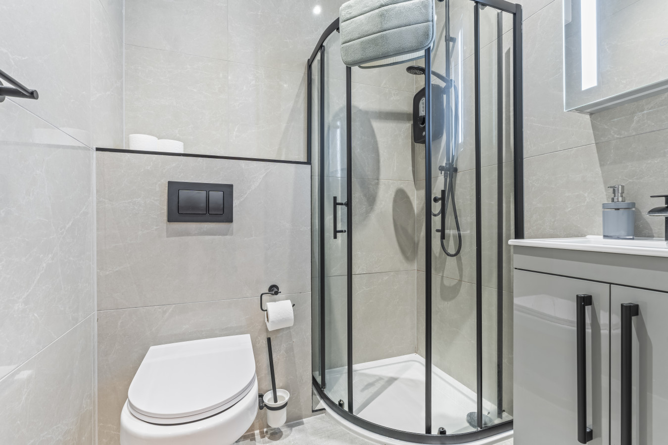Woodside Park Suite | 2Bed | 2Bath | Sleeps 5 in Ballards Lane - Property image 16 - VivreStays