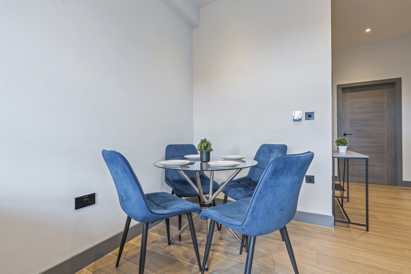 Woodside Park Suite | 2Bed | 2Bath | Sleeps 5 in Ballards Lane - Property image 7 - VivreStays