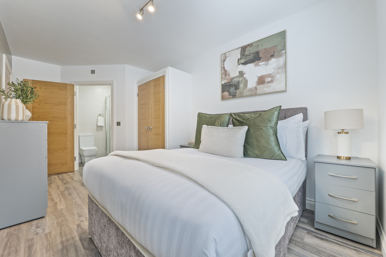 Central Mint Suite | Free Parking | Sleeps 4 | Arena in Mint Drive - Property image 2 - VivreStays