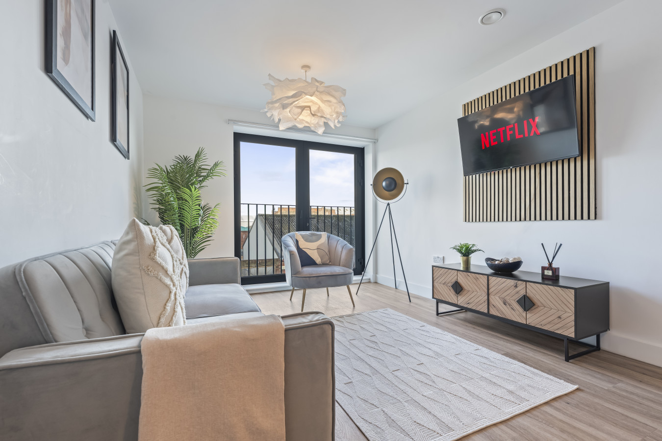 Oriel Residence | 2BR | 4 Beds | Sleeps 4 serviced apartment - Liverpool - VivreStays