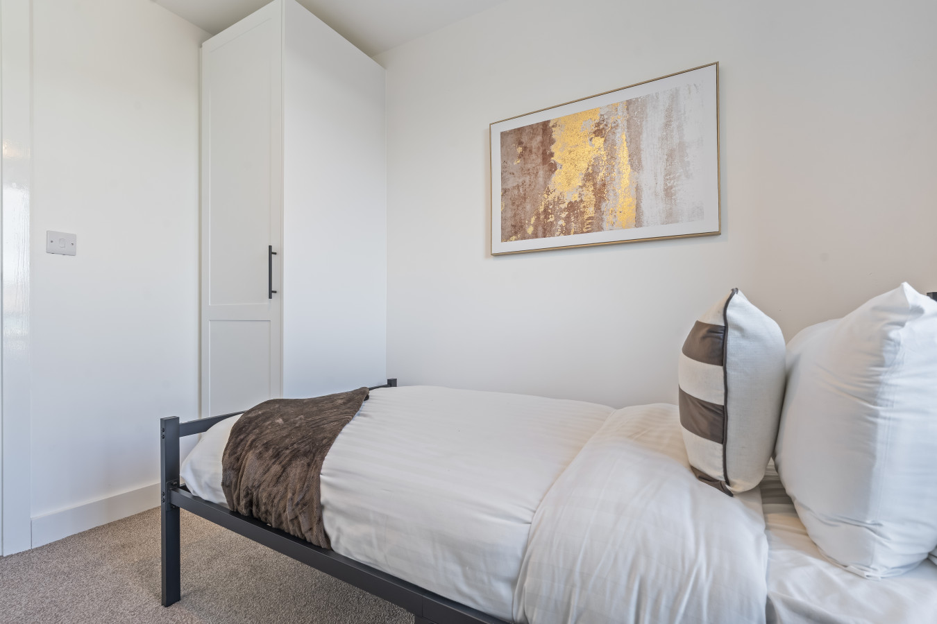 Oriel Residence | 2BR | 4 Beds | Sleeps 4 in 12 Oriel Street - Property image 3 - VivreStays