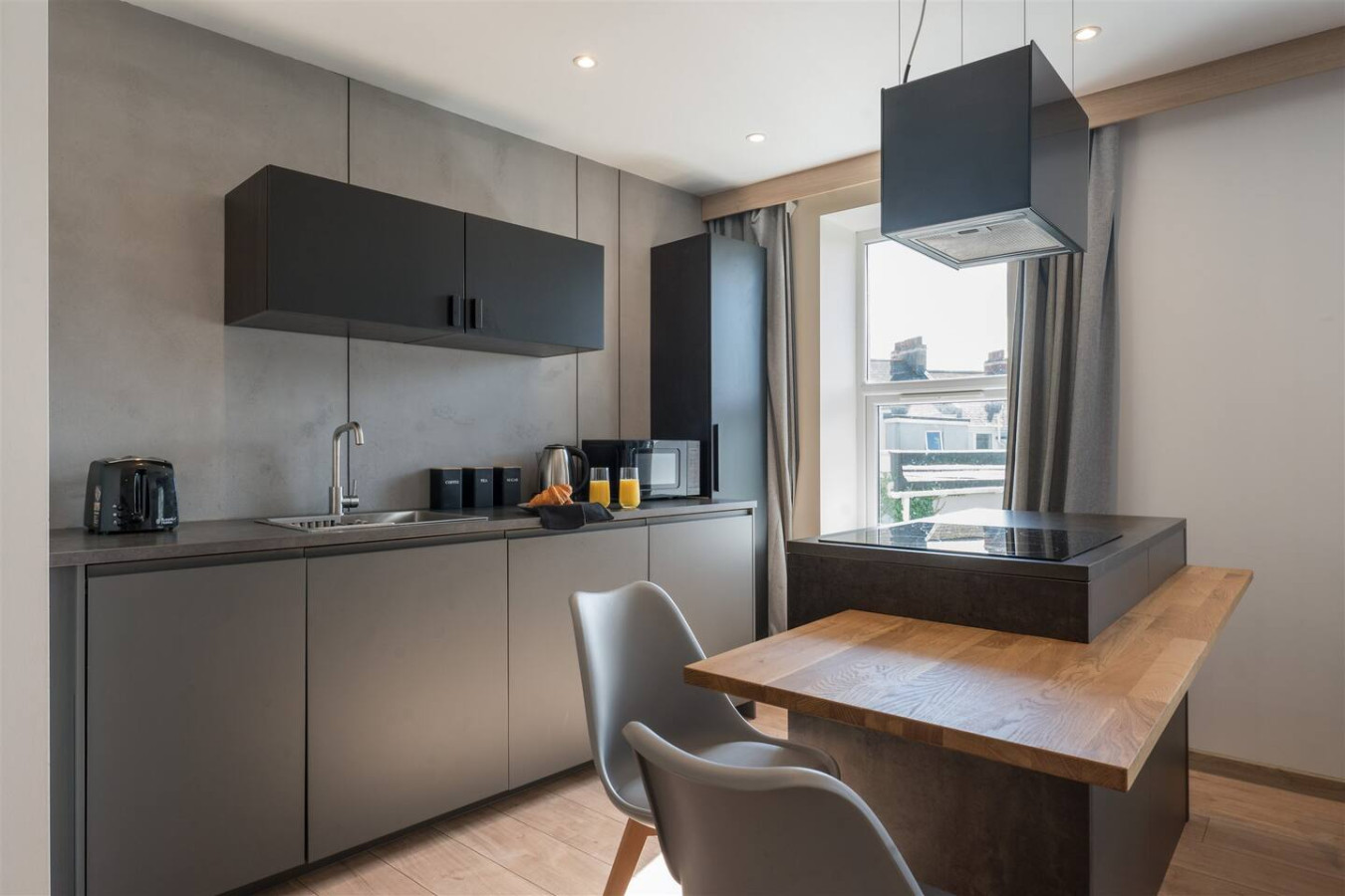 Riviera Residence | Sleeps 4 | Parking | Torquay in 58 Shirburn Road - Property image 12 - VivreStays