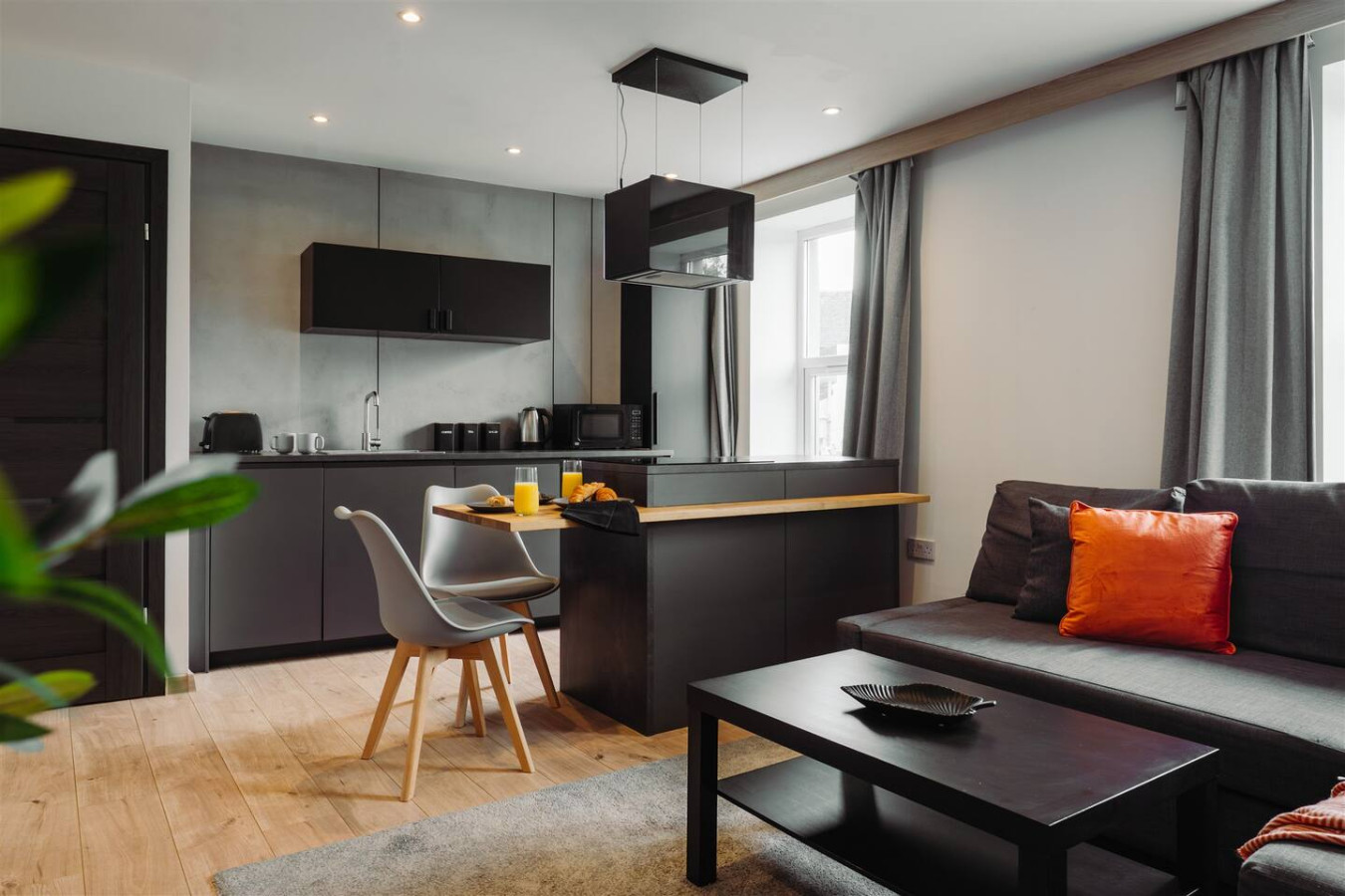 Riviera Residence | Sleeps 4 | Parking | Torquay in 58 Shirburn Road - Property image 10 - VivreStays
