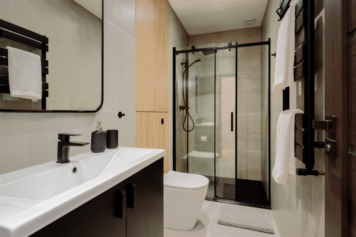 Riviera Residence | Sleeps 4 | Parking | Torquay in 58 Shirburn Road - Property image 15 - VivreStays