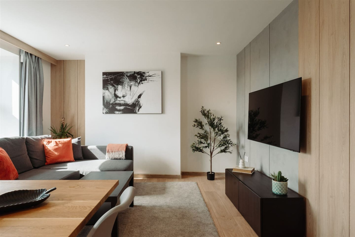 Riviera Residence | Sleeps 4 | Parking | Torquay in 58 Shirburn Road - Property image 4 - VivreStays