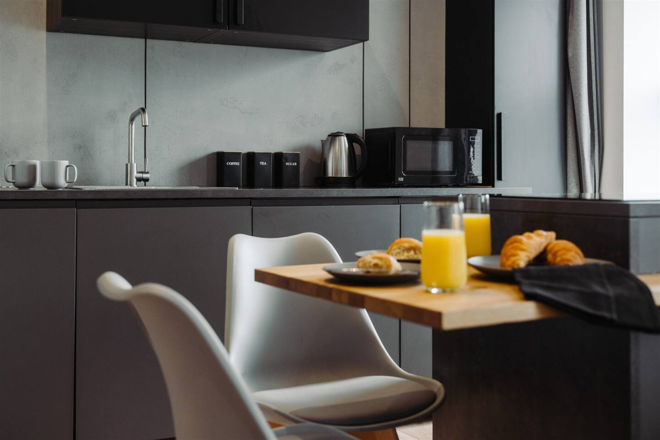Riviera Residence | Sleeps 4 | Parking | Torquay in 58 Shirburn Road - Property image 16 - VivreStays