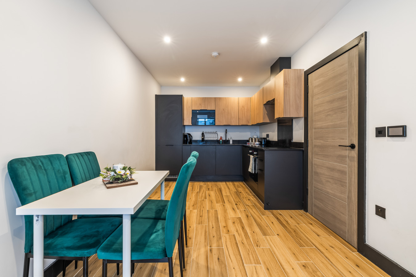 Sia Suite | Sleeps 2 | N. Finchley | Tube in 751A High Road - Property image 9 - VivreStays