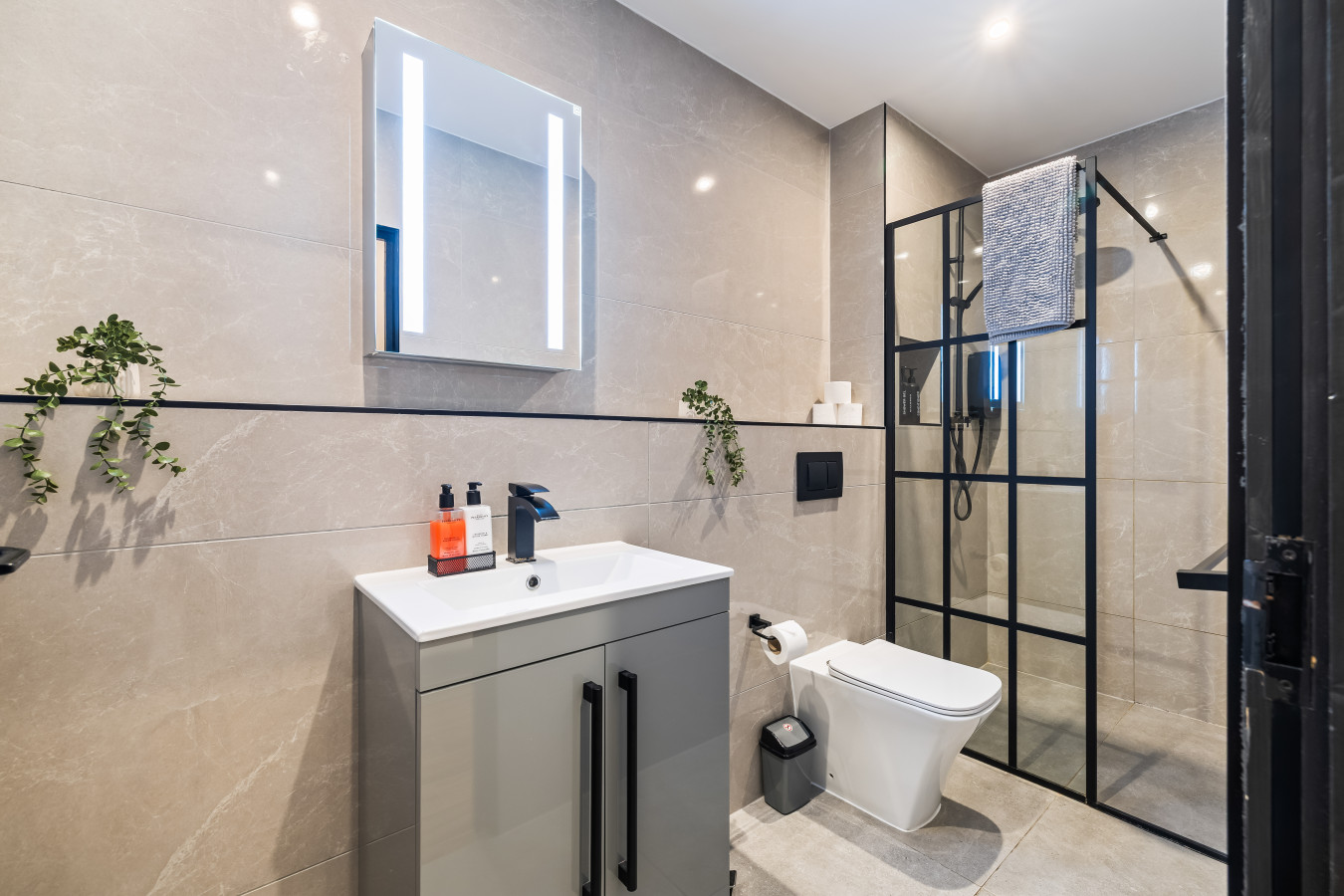 Sia Suite | Sleeps 2 | N. Finchley | Tube in 751A High Road - Property image 15 - VivreStays