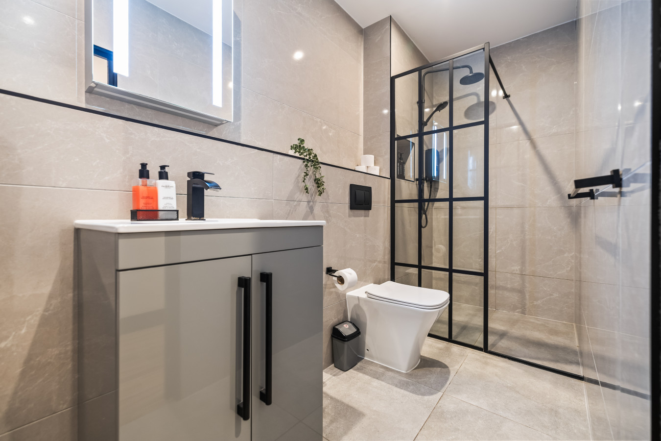 Sia Suite | Sleeps 2 | N. Finchley | Tube in 751A High Road - Property image 17 - VivreStays
