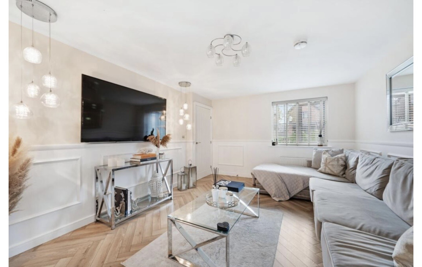 Modern 4BR Home | Free Parking | Sleeps 6 | Garden in Silk mill street - Property image 8 - VivreStays