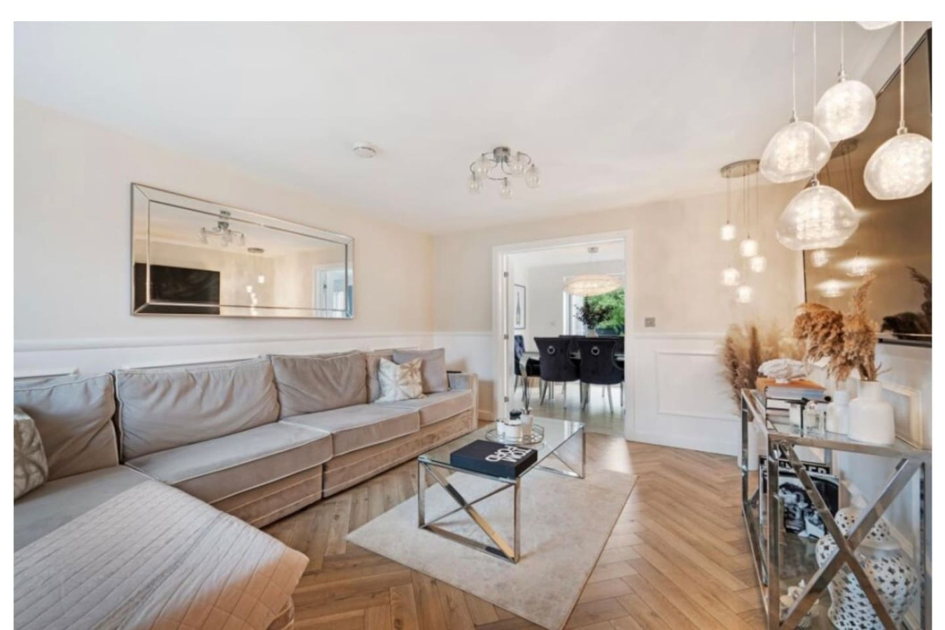 Modern 4BR Home | Free Parking | Sleeps 6 | Garden serviced apartment - UK - VivreStays