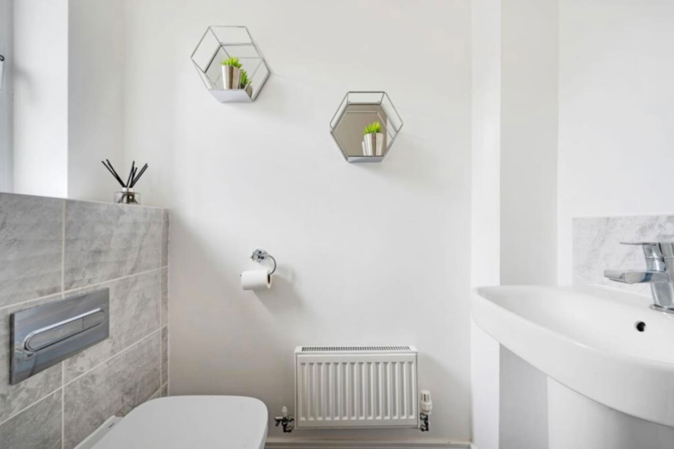 Modern 4BR Home | Free Parking | Sleeps 6 | Garden in Silk mill street - Property image 15 - VivreStays