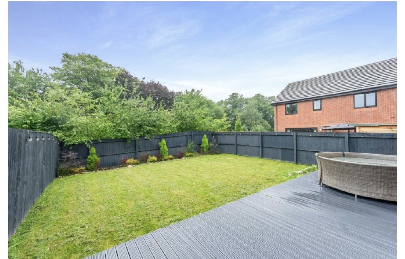 Modern 4BR Home | Free Parking | Sleeps 6 | Garden in Silk mill street - Property image 13 - VivreStays