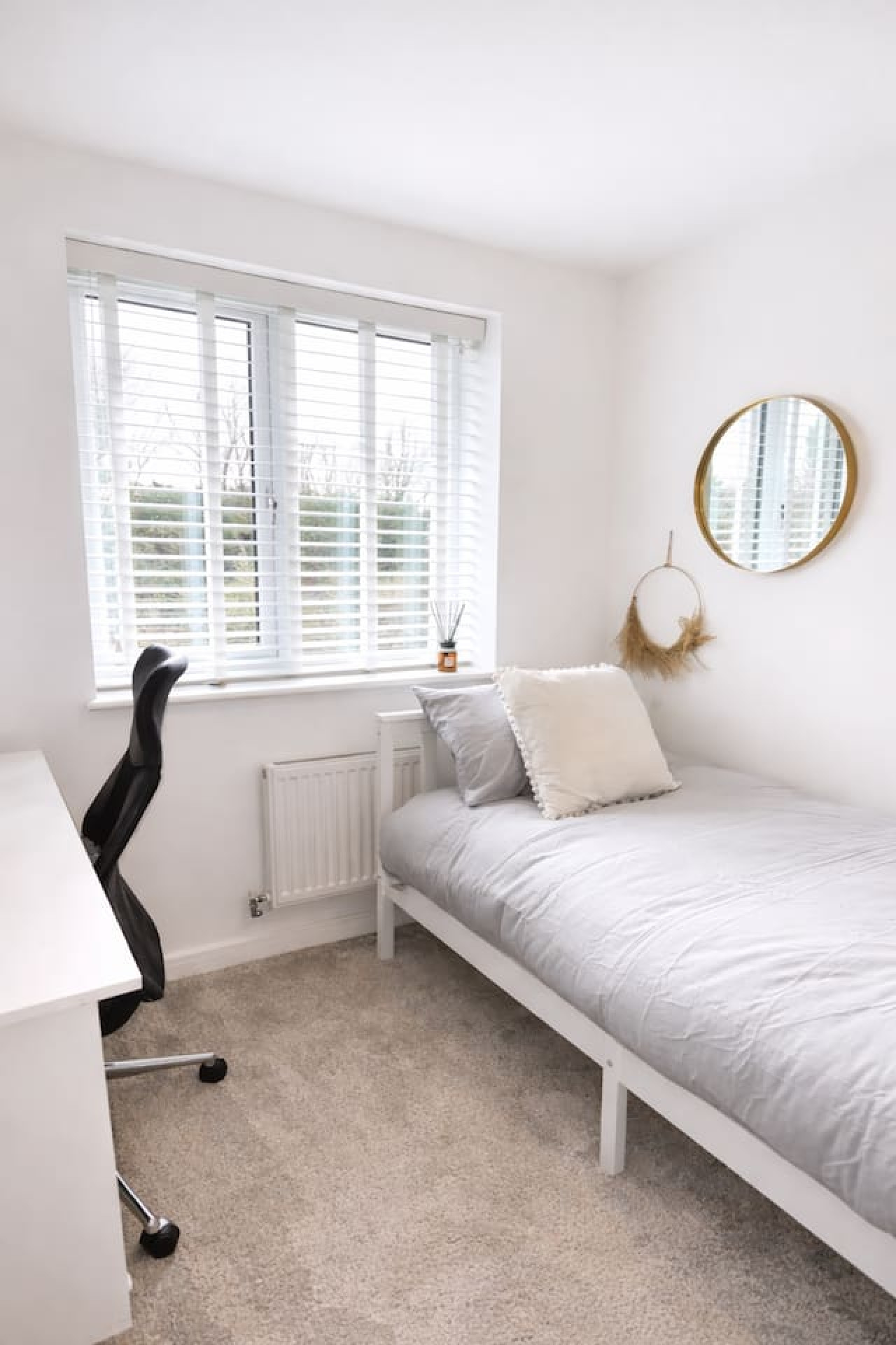 Modern 4BR Home | Free Parking | Sleeps 6 | Garden in Silk mill street - Property image 10 - VivreStays