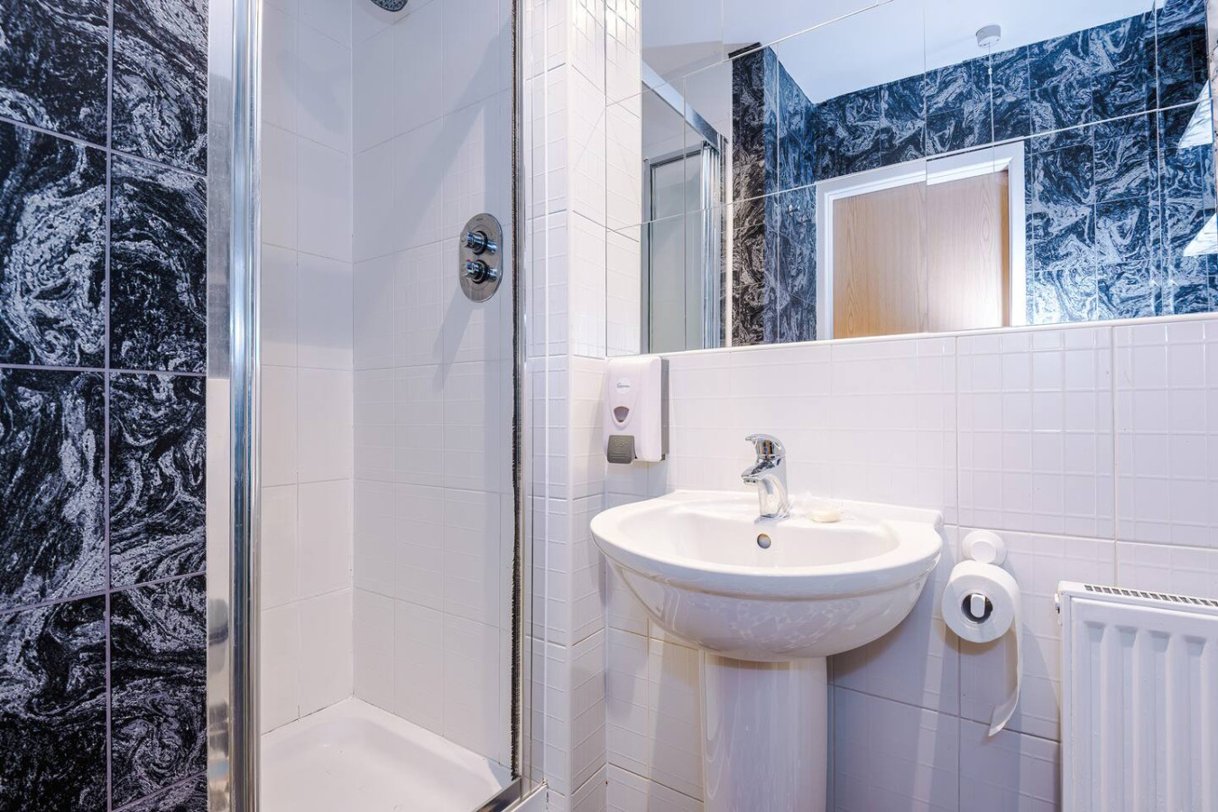 Salford 4 Bed House | Sleeps 7 | Free Parking in 10 Christie Lane - Property image 19 - VivreStays