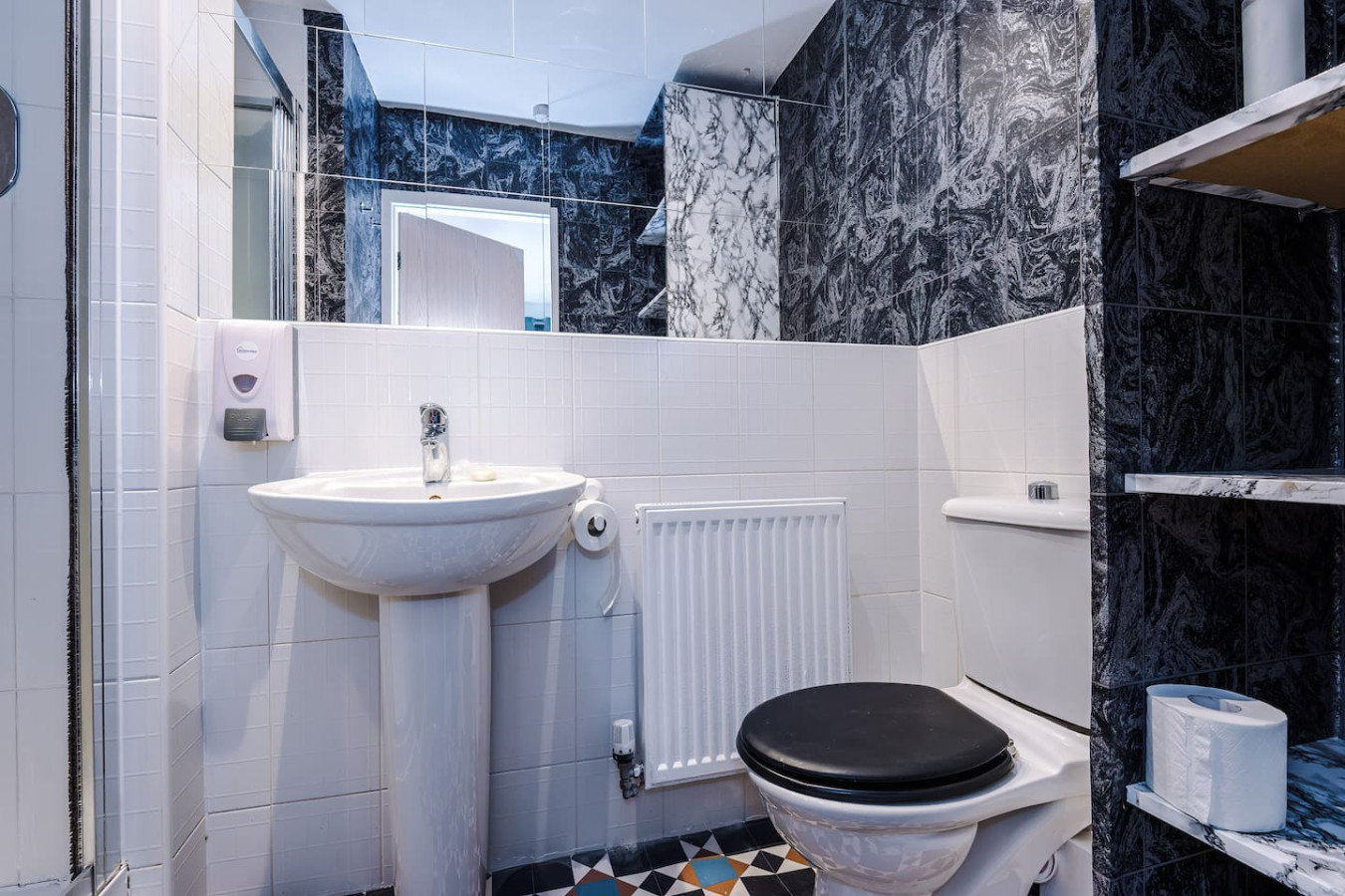 Salford 4 Bed House | Sleeps 7 | Free Parking in 10 Christie Lane - Property image 15 - VivreStays
