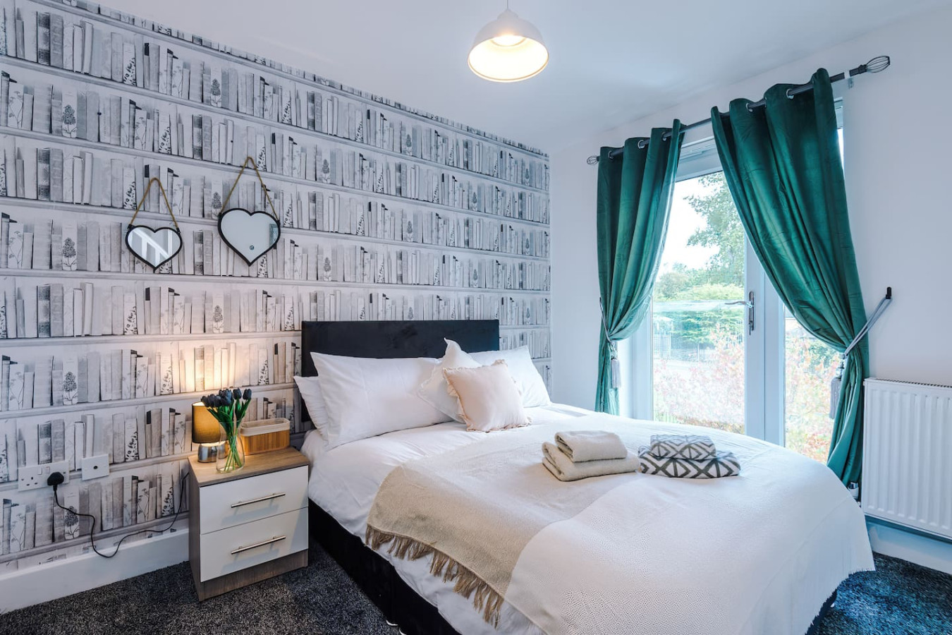 Salford 4 Bed House | Sleeps 7 | Free Parking in 10 Christie Lane - Property image 2 - VivreStays