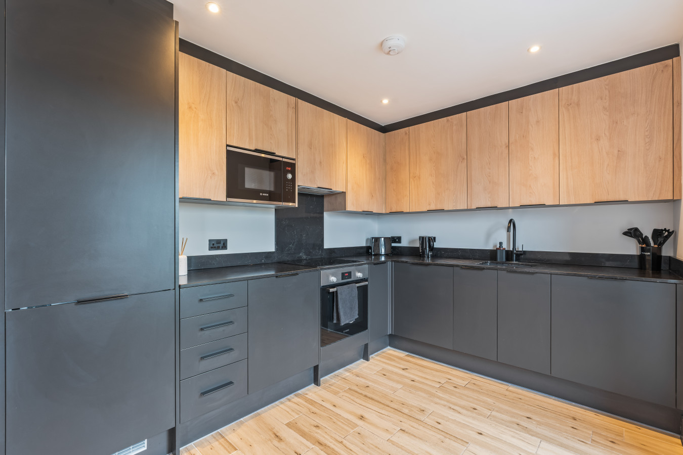 2 Bedroom Flat | Sleeps 5 | N. Finchley | Tube in 751A High Road - Property image 17 - VivreStays