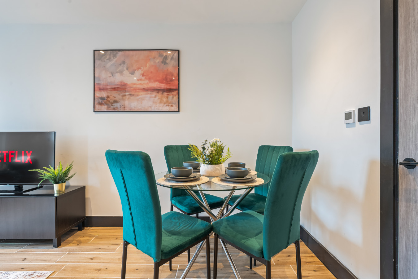 2 Bedroom Flat | Sleeps 5 | N. Finchley | Tube in 751A High Road - Property image 12 - VivreStays
