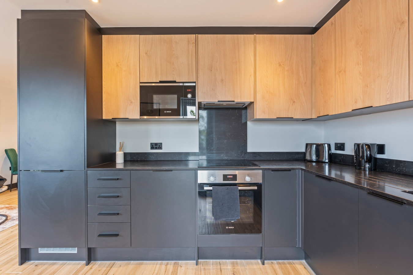 2 Bedroom Flat | Sleeps 5 | N. Finchley | Tube in 751A High Road - Property image 14 - VivreStays