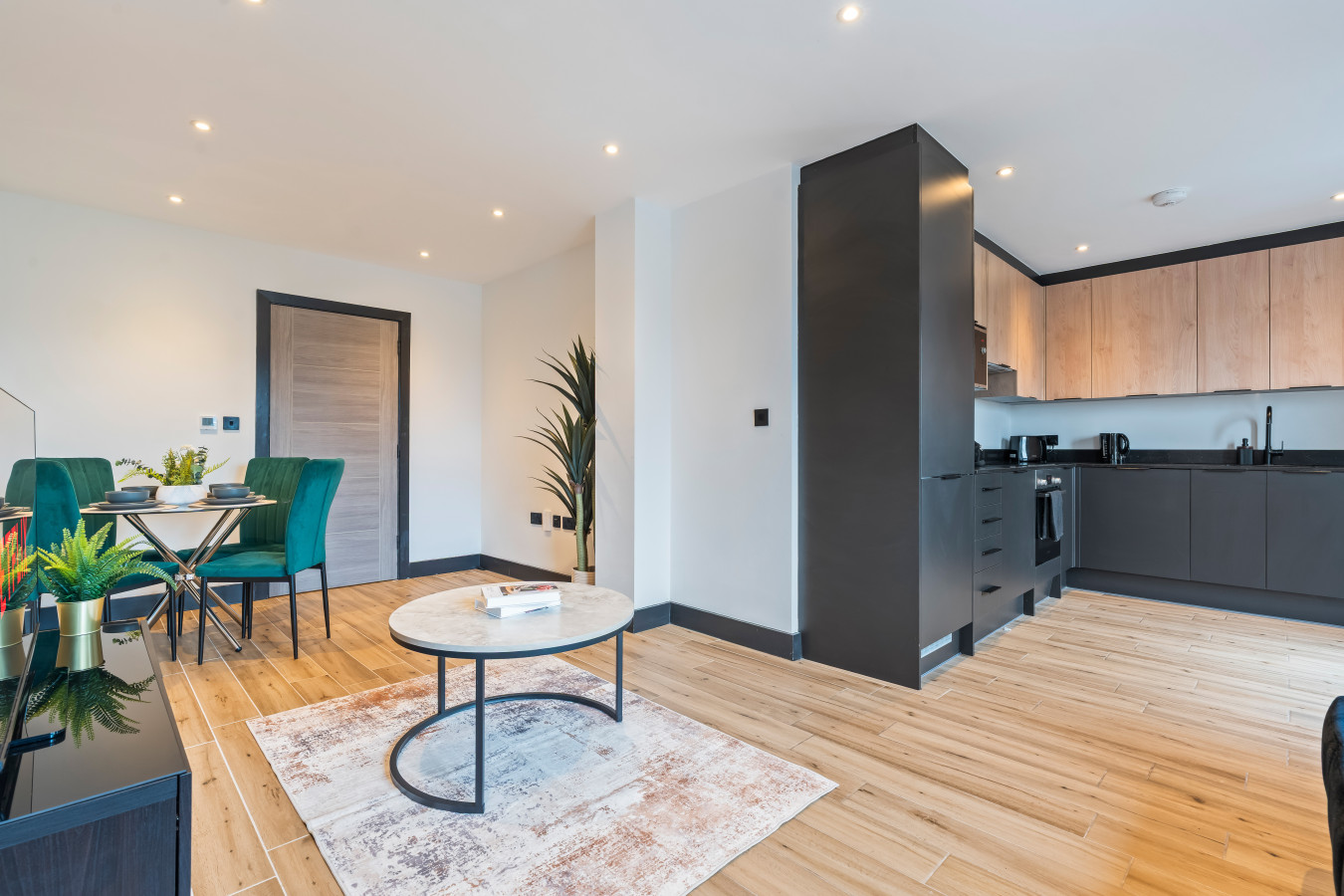 2 Bedroom Flat | Sleeps 5 | N. Finchley | Tube in 751A High Road - Property image 11 - VivreStays