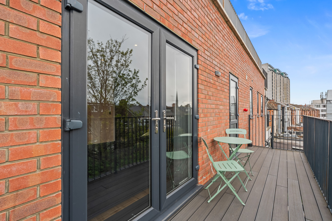 2 Bedroom Flat | Sleeps 5 | N. Finchley | Tube in 751A High Road - Property image 13 - VivreStays