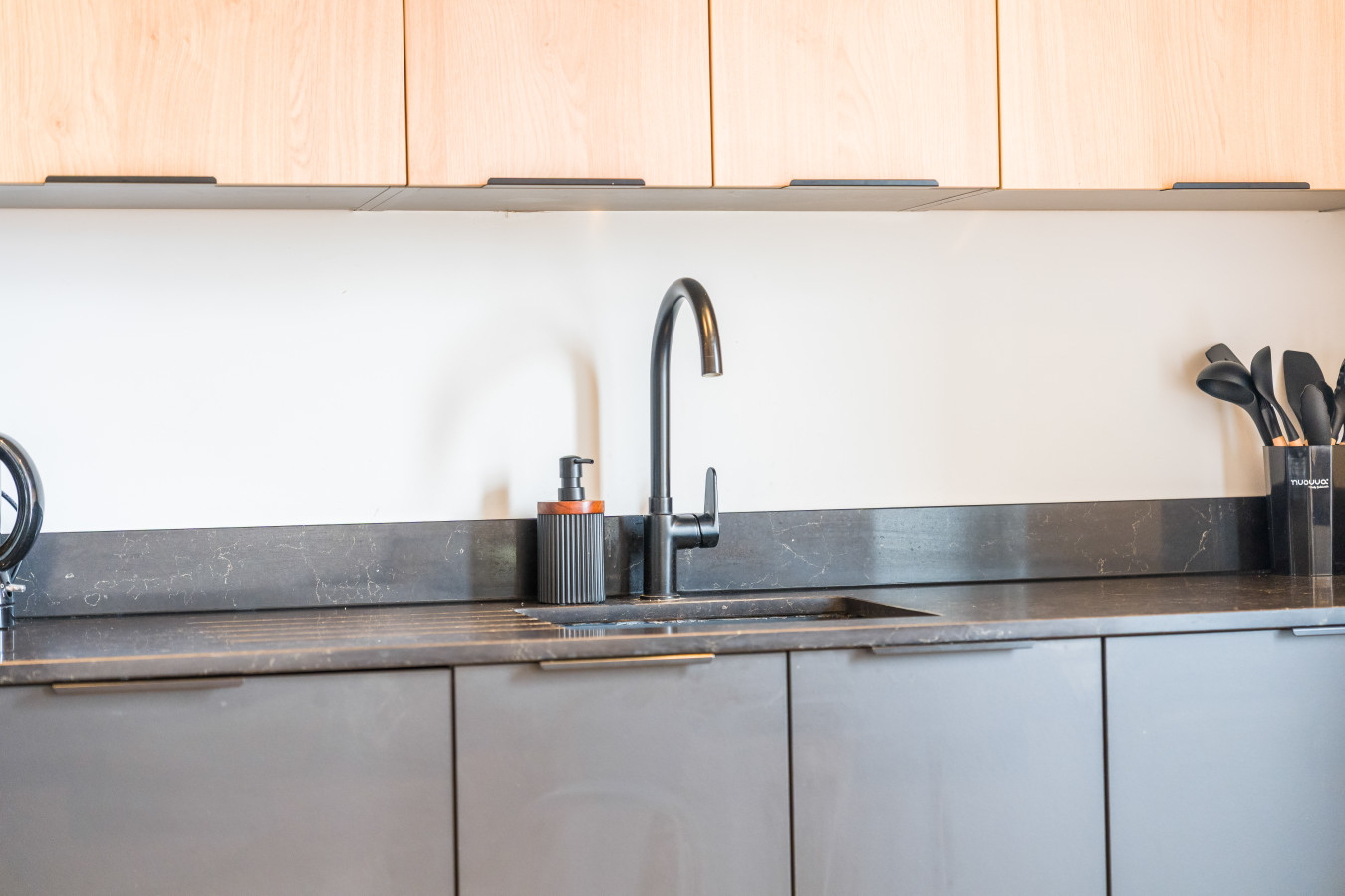 2 Bedroom Flat | Sleeps 5 | N. Finchley | Tube in 751A High Road - Property image 21 - VivreStays
