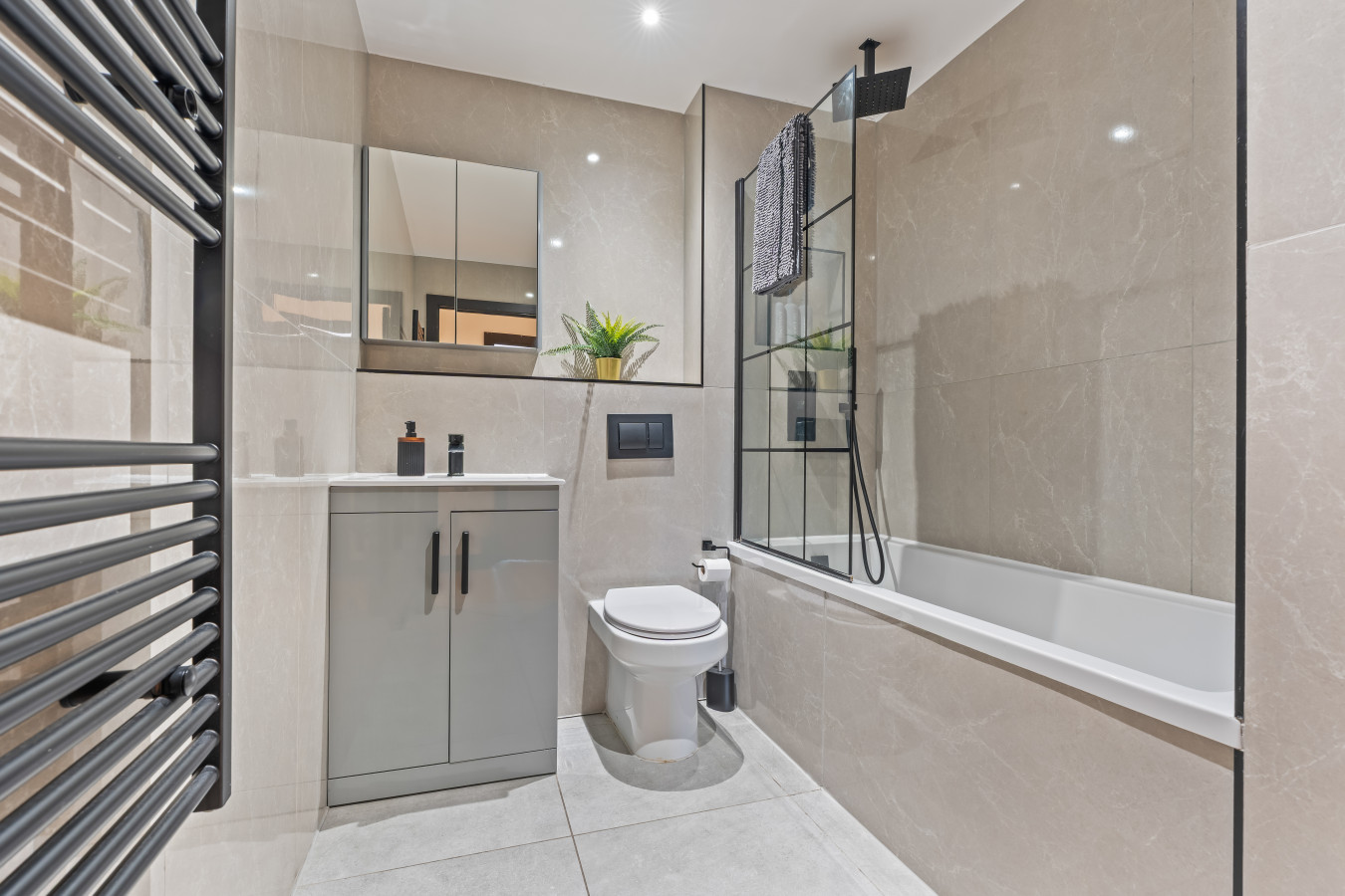 2 Bedroom Flat | Sleeps 5 | N. Finchley | Tube in 751A High Road - Property image 18 - VivreStays