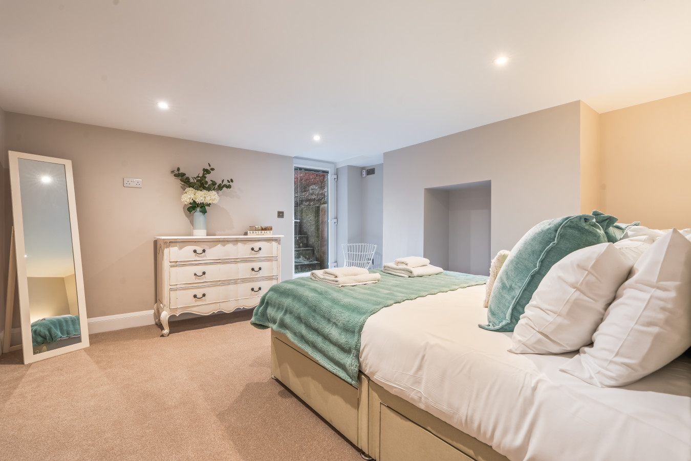 Eaton Place | Free Parking | Sleeps 4 | Handbridge in 8 Eaton Road - Property image 9 - VivreStays