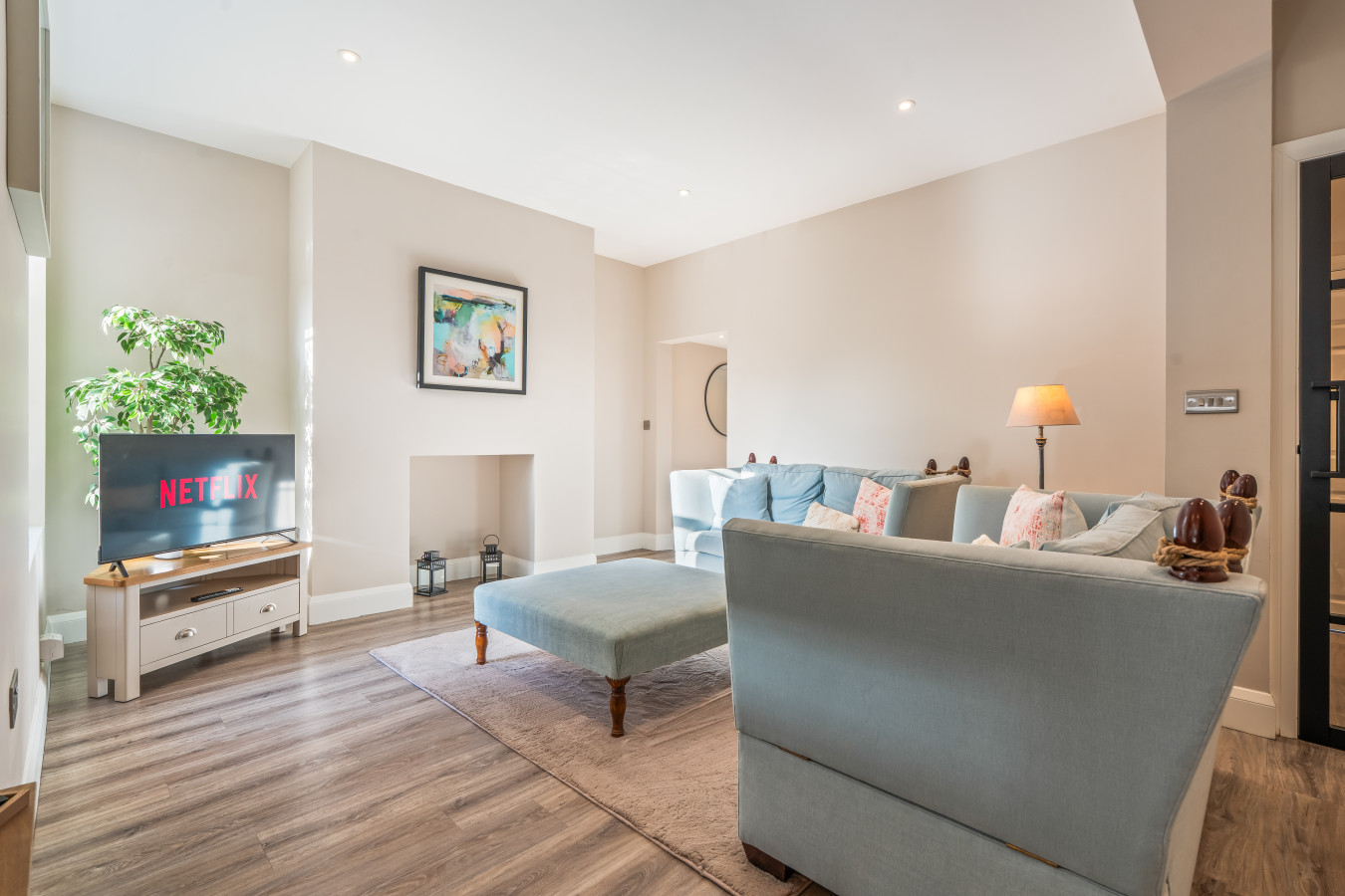 Eaton Place | Free Parking | Sleeps 4 | Handbridge in 8 Eaton Road - Property image 4 - VivreStays