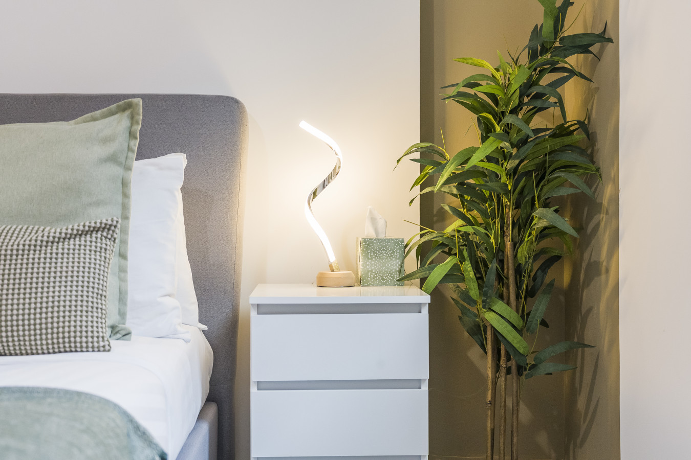 Scholars Quarter | 1 Bed | Sleeps 2 | Jewellery in 22 Legge Lane - Property image 14 - VivreStays