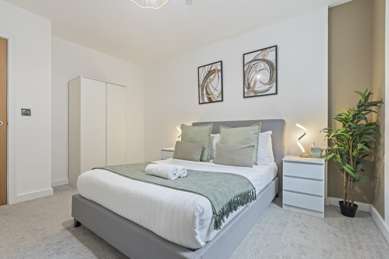 Scholars Quarter | 1 Bed | Sleeps 2 | Jewellery in 22 Legge Lane - Property image 2 - VivreStays