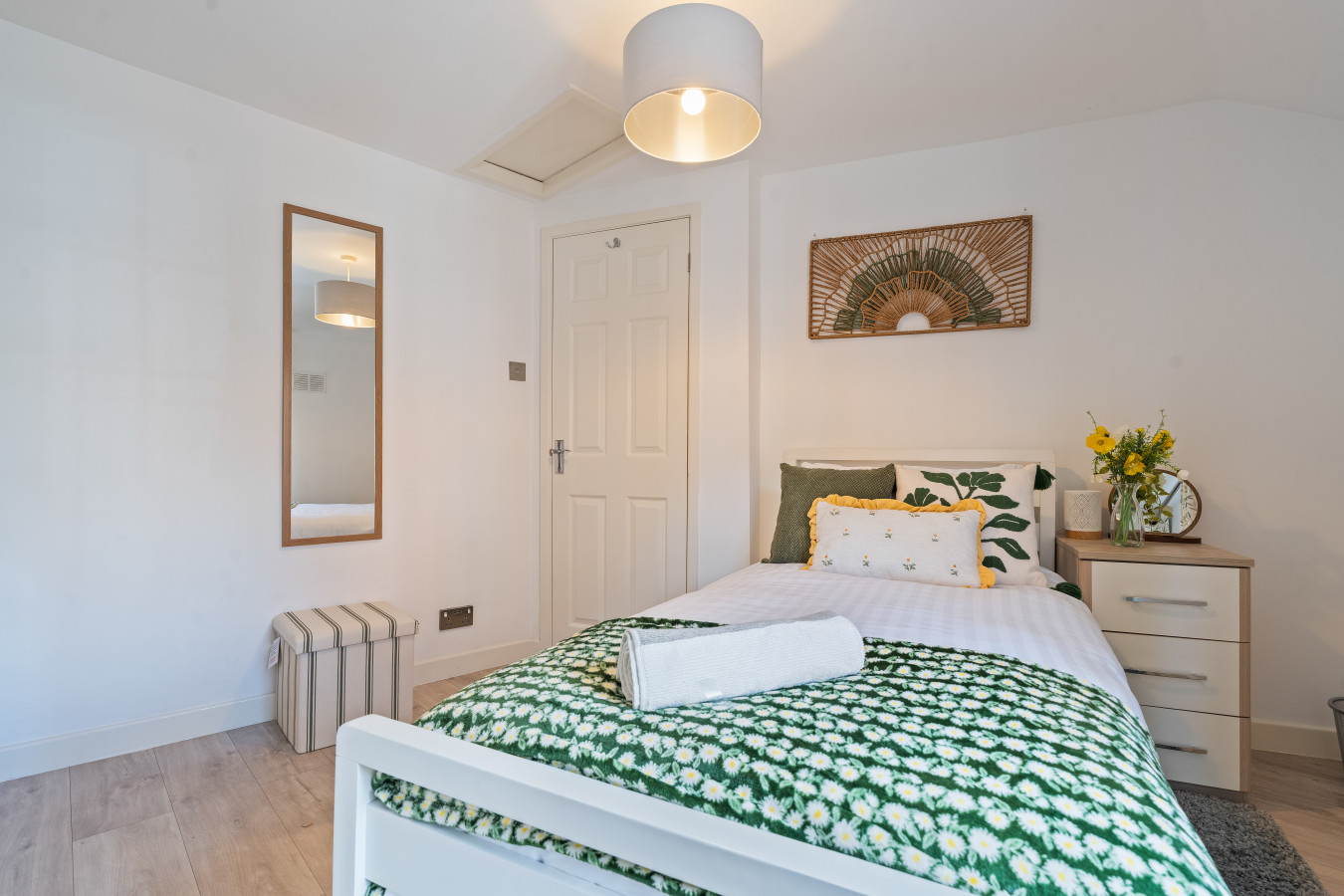 Cosy Chester House | 2BR | Sleeps 3 | Canal View in 4 George Street - Property image 3 - VivreStays
