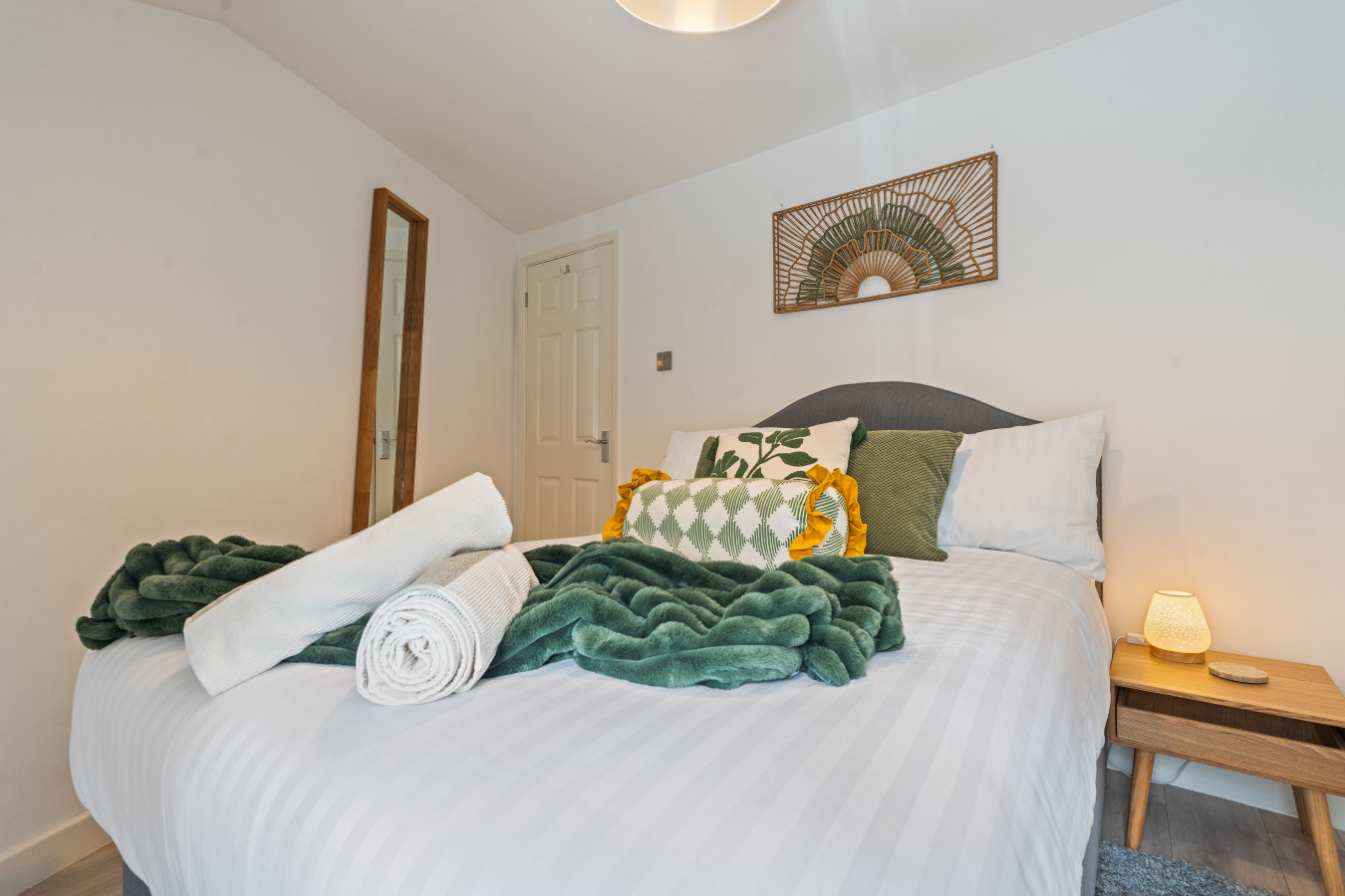 Cosy Chester House | 2BR | Sleeps 3 | Canal View in 4 George Street - Property image 2 - VivreStays