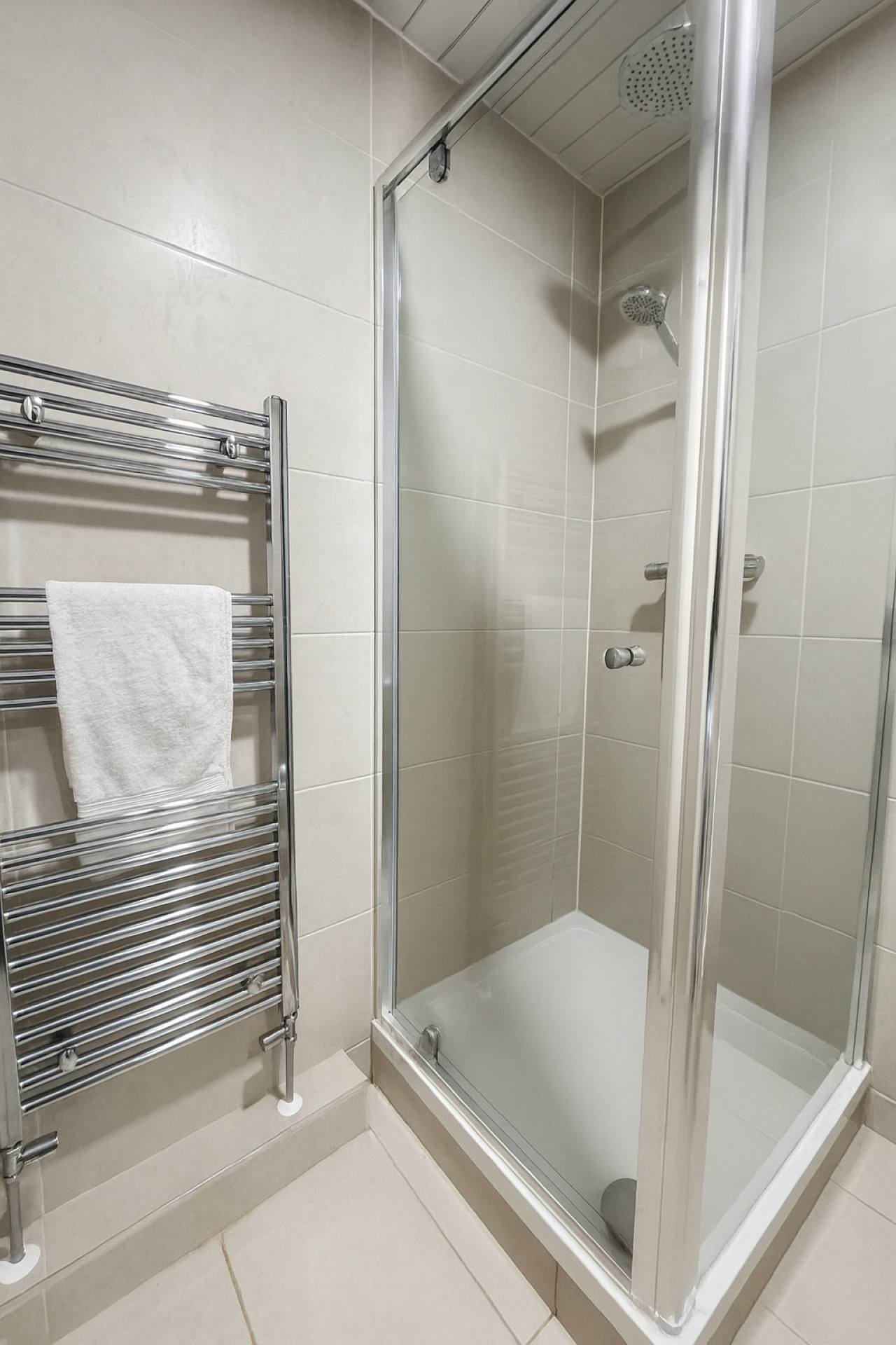 Clarendon Escape | 3 Beds | 3 Bath | Sleeps 6 in 59, 61 Clarendon Road - Property image 24 - VivreStays