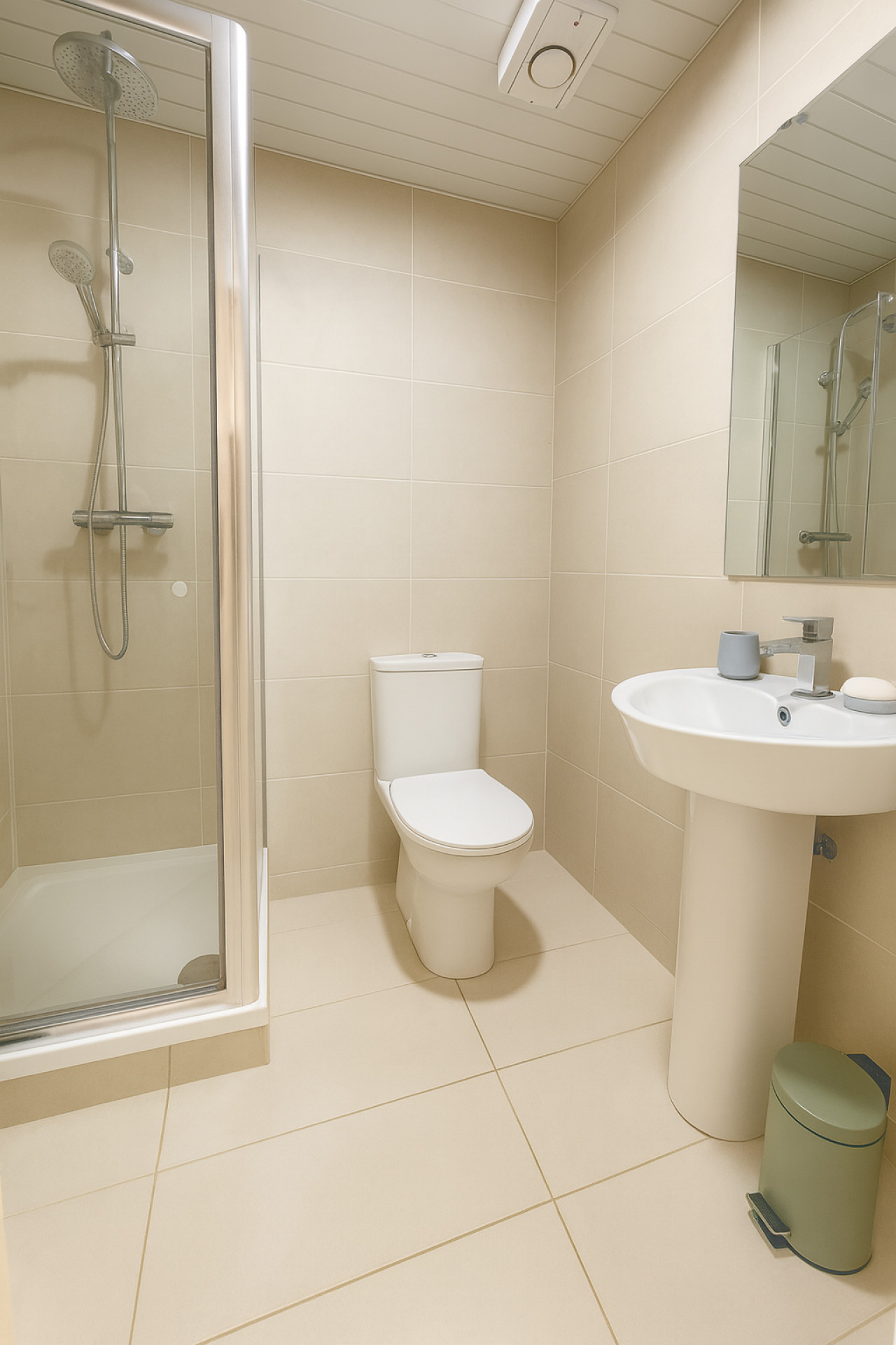 Clarendon Escape | 3 Beds | 3 Bath | Sleeps 6 in 59, 61 Clarendon Road - Property image 26 - VivreStays