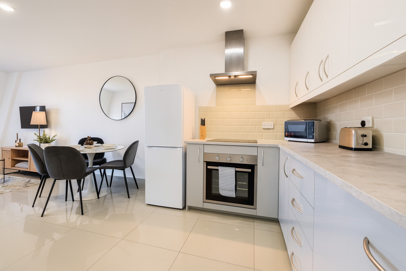 Clarendon Escape | 3 Beds | 3 Bath | Sleeps 6 in 59, 61 Clarendon Road - Property image 8 - VivreStays