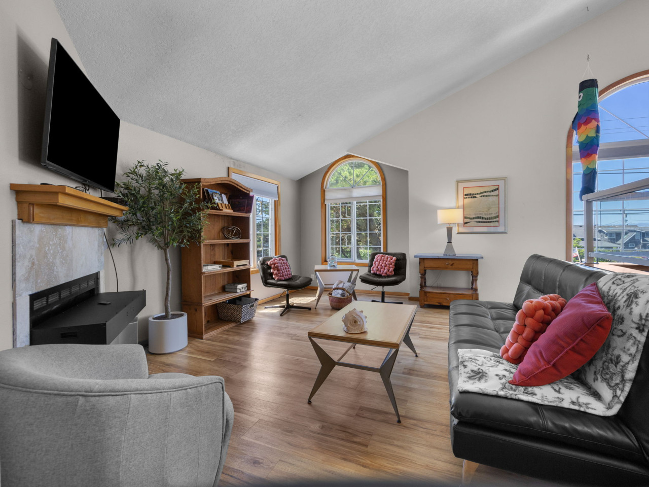 10 Pelican View: Coastal Charm | Walk To Beach | Dog-friendly - Cannon Beach, OR