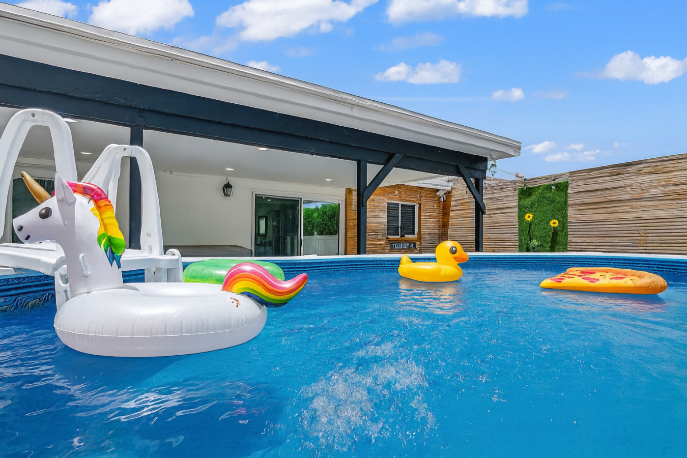 Canal Access And Sparkling Pool - Tranquil Modern Oasis - Bahamas
