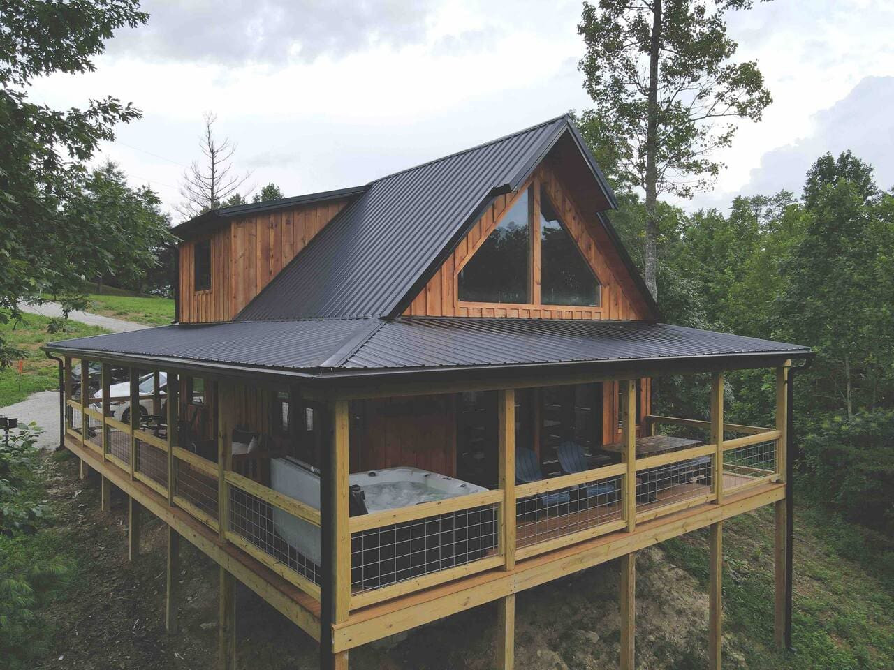 Luxury 5 Cabins in Red River Gorge Hot Tubs, Wi-Fi
