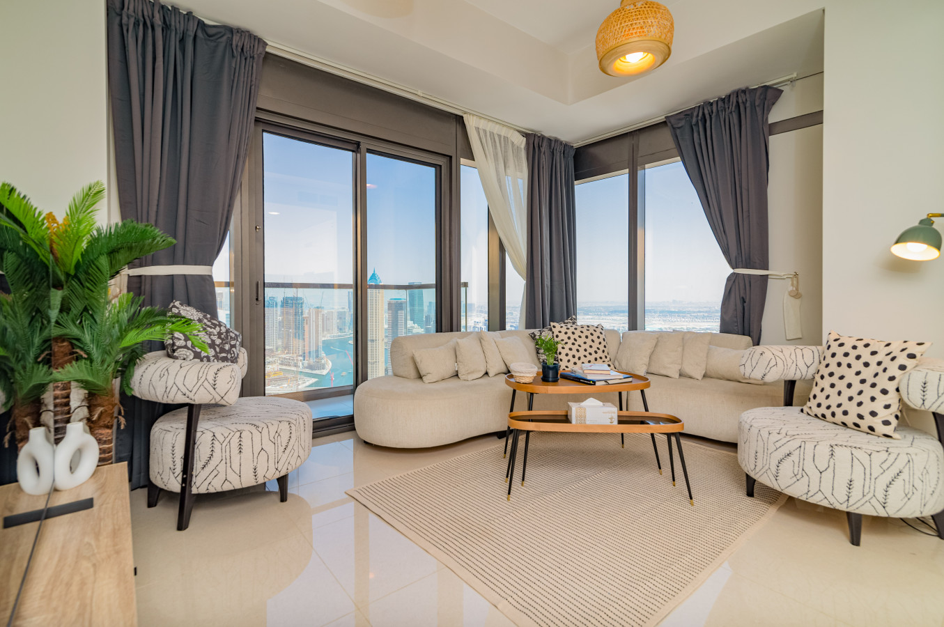 Modern 3-Bedroom Apartment in Sea-Facing Building with Stunning Views