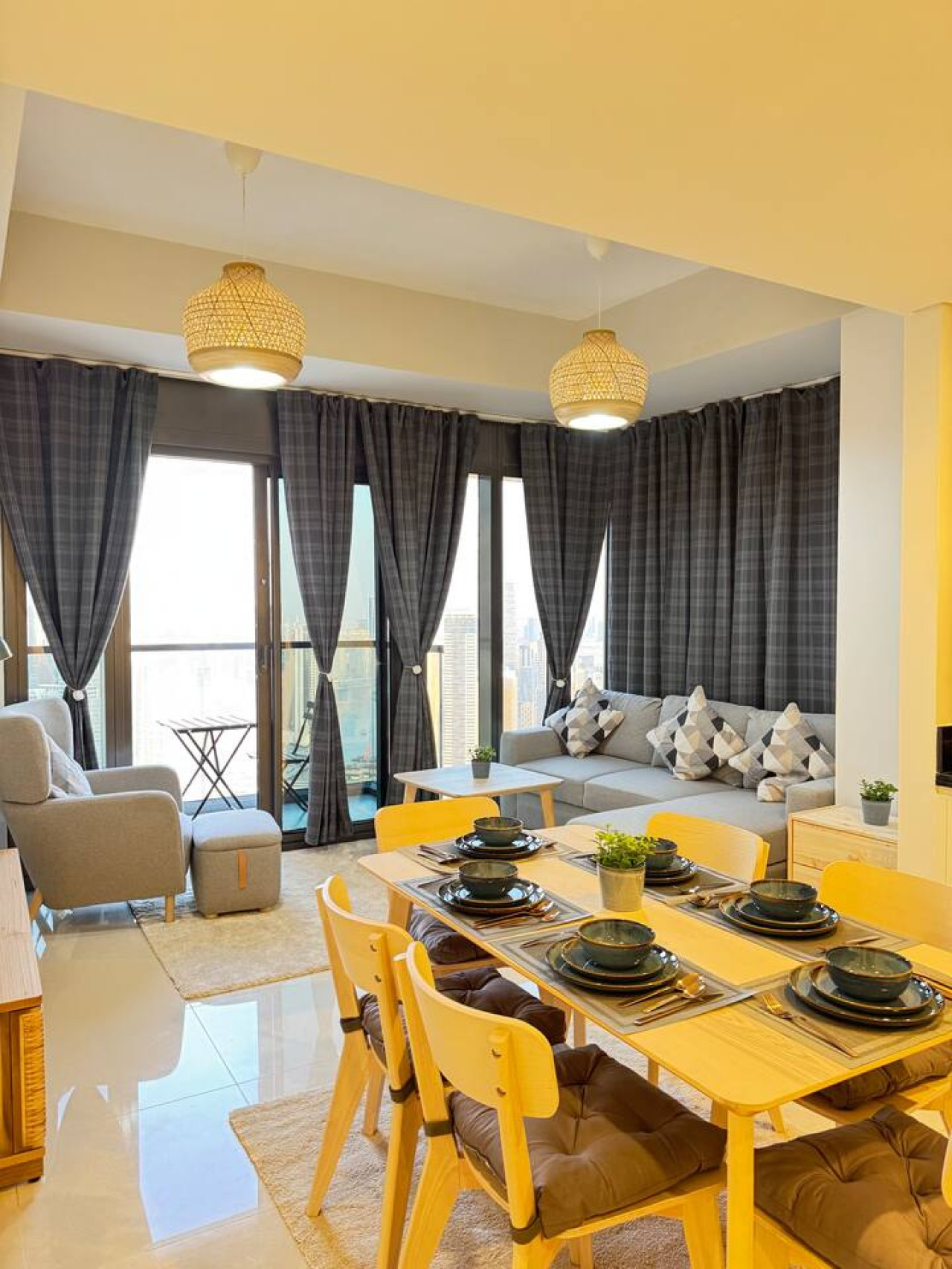 3 bedroom 51st floor Panoramic ocean views