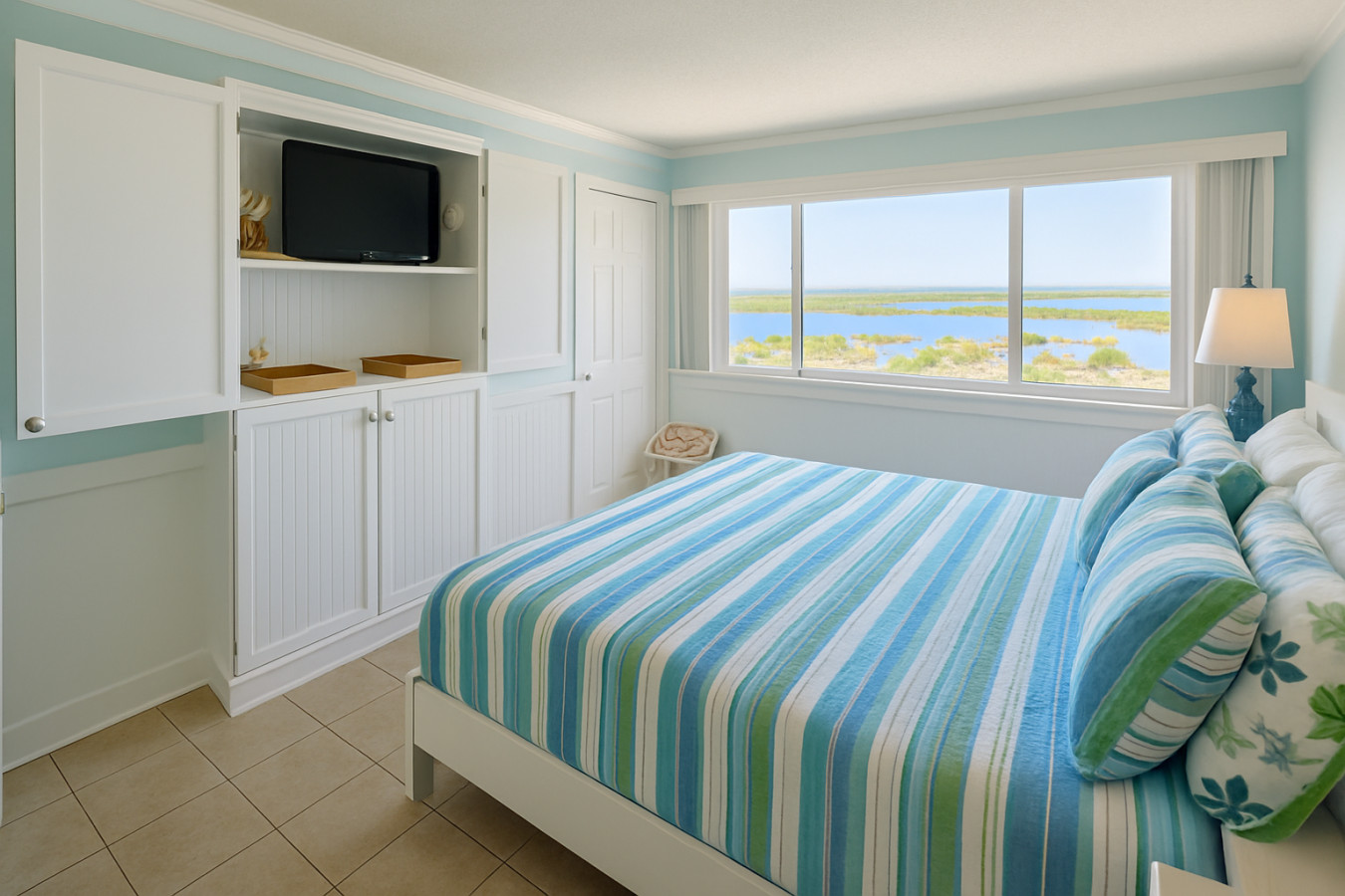 Coastal Comfort | Beachfront | Holidays Available! - Photo 1