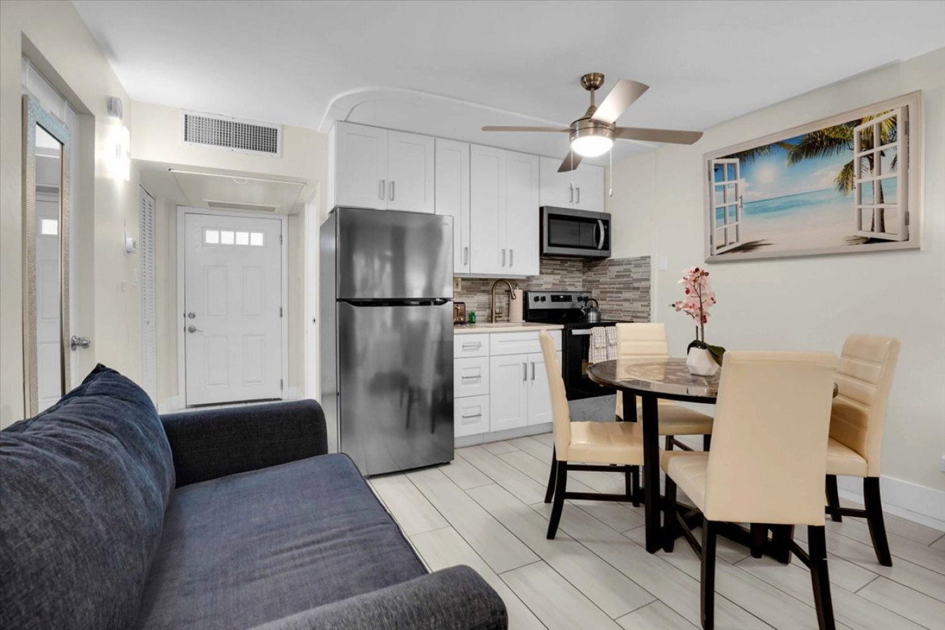 Step from the Beach. Renovated ground Floor unit 63