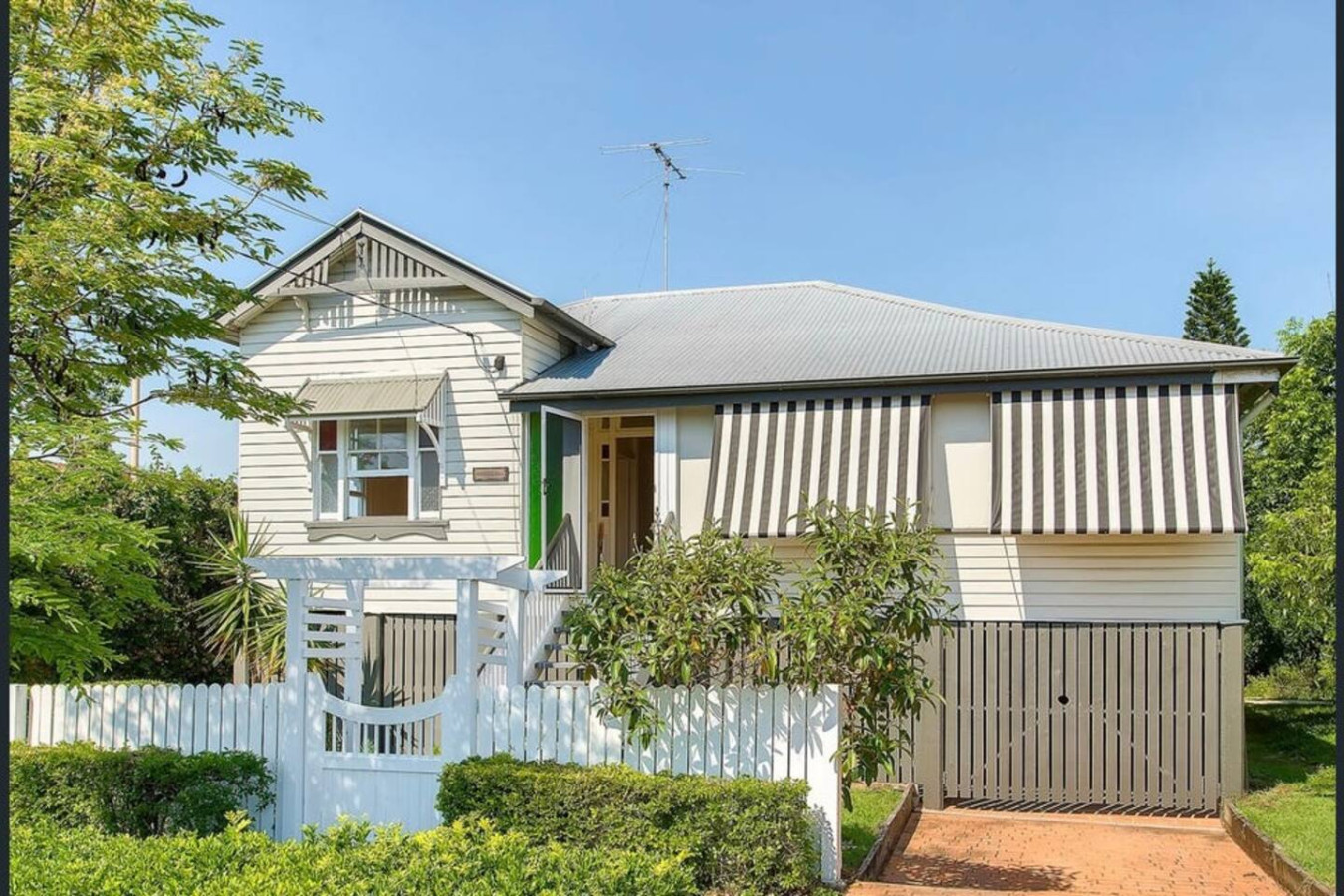 The Hilltop Queenslander - Pet‑Friendly