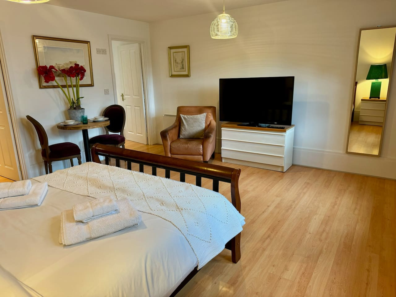 No.5 Hill Paul - Central Studio in Hill Paul, Cheapside Flat 5 - Property image 5 - VivreStays