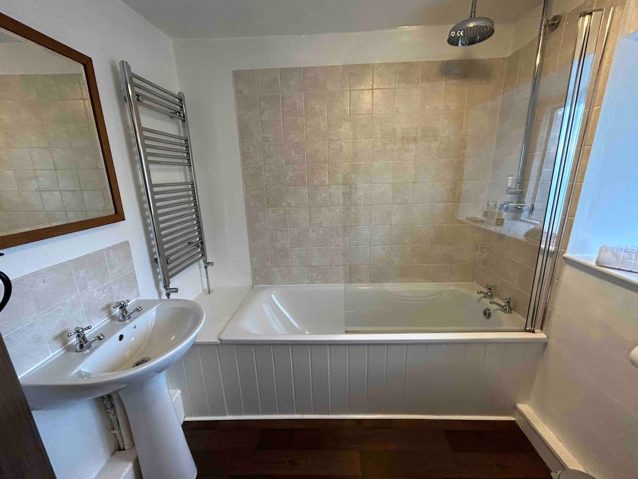 Crown Cottage in 2 Crown Cottages - Property image 7 - VivreStays