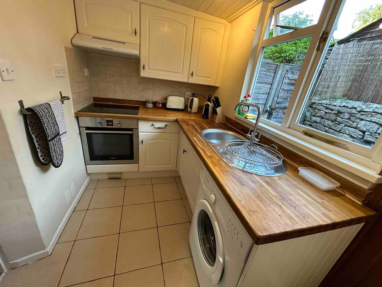 Crown Cottage in 2 Crown Cottages - Property image 6 - VivreStays