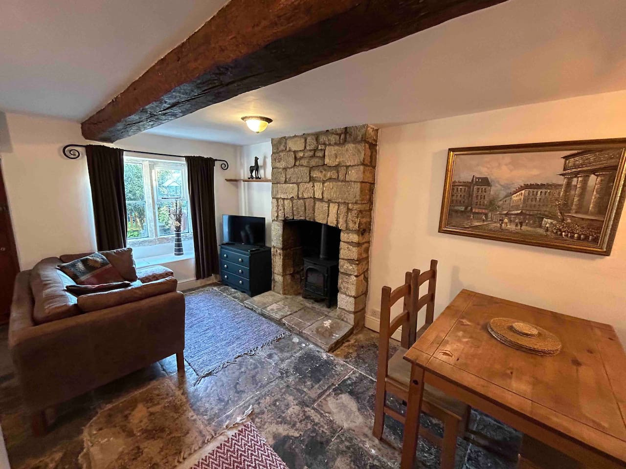 Crown Cottage in 2 Crown Cottages - Property image 4 - VivreStays